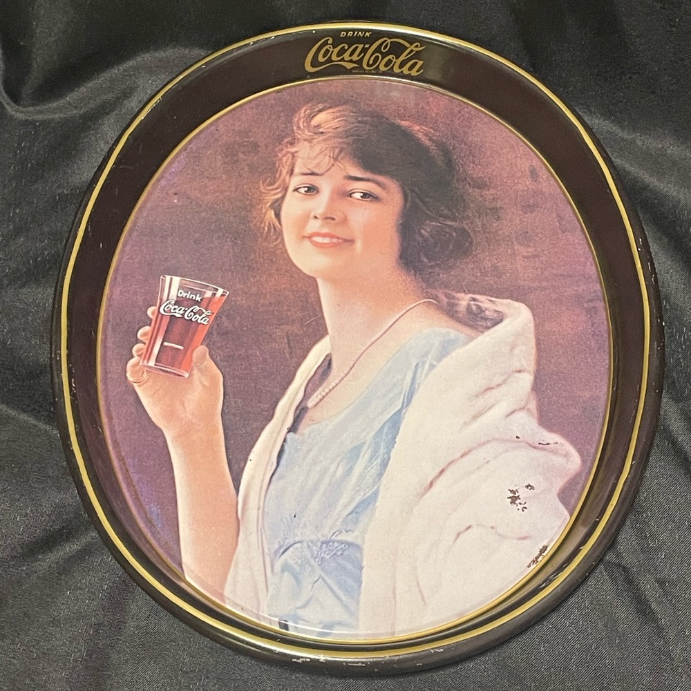 Cocoa Cola Vintage Tray 1973 Flapper